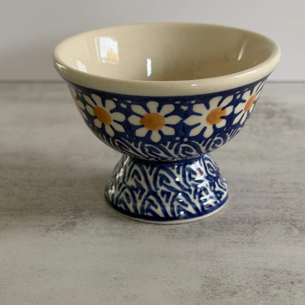 Manufaktura Polish Pottery Footed Bowl Daisy Pattern Boleslawiec S. Sobon
